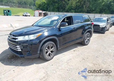 2018 Toyota Highlander Le z USA, uszkodzony, nr VIN 5TDZARFH4JS039338